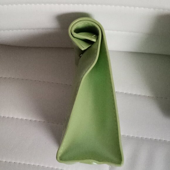 CHANEL MAKEUP TAKEAWAYS POUCH MAKEUP BAG Limited Edition NIB - Picture 8 of 11